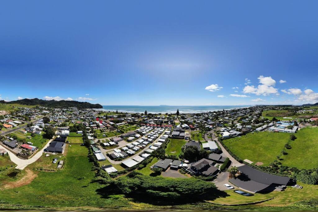 Another On Leo Waihi Exteriör bild